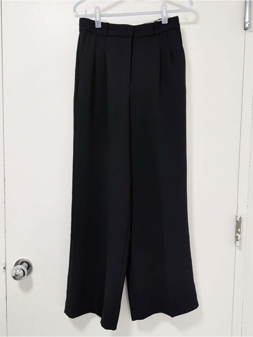 Aritzia Black Wide-Leg “The Effortless Pant” in Size 6 Crepette